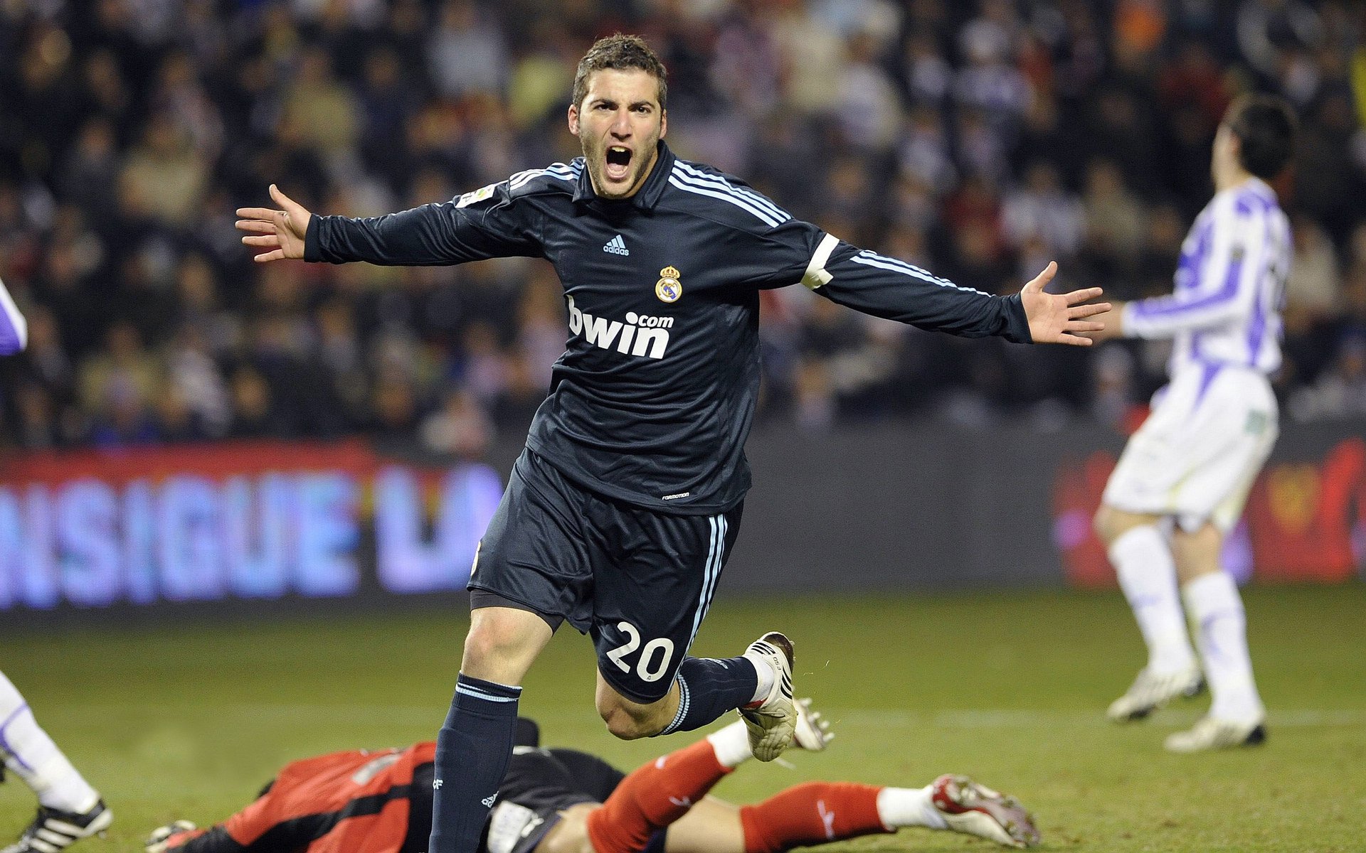 弗拉霍维奇爆发,切尔西瑞士军刀出鞘,现代足球的战术寓言