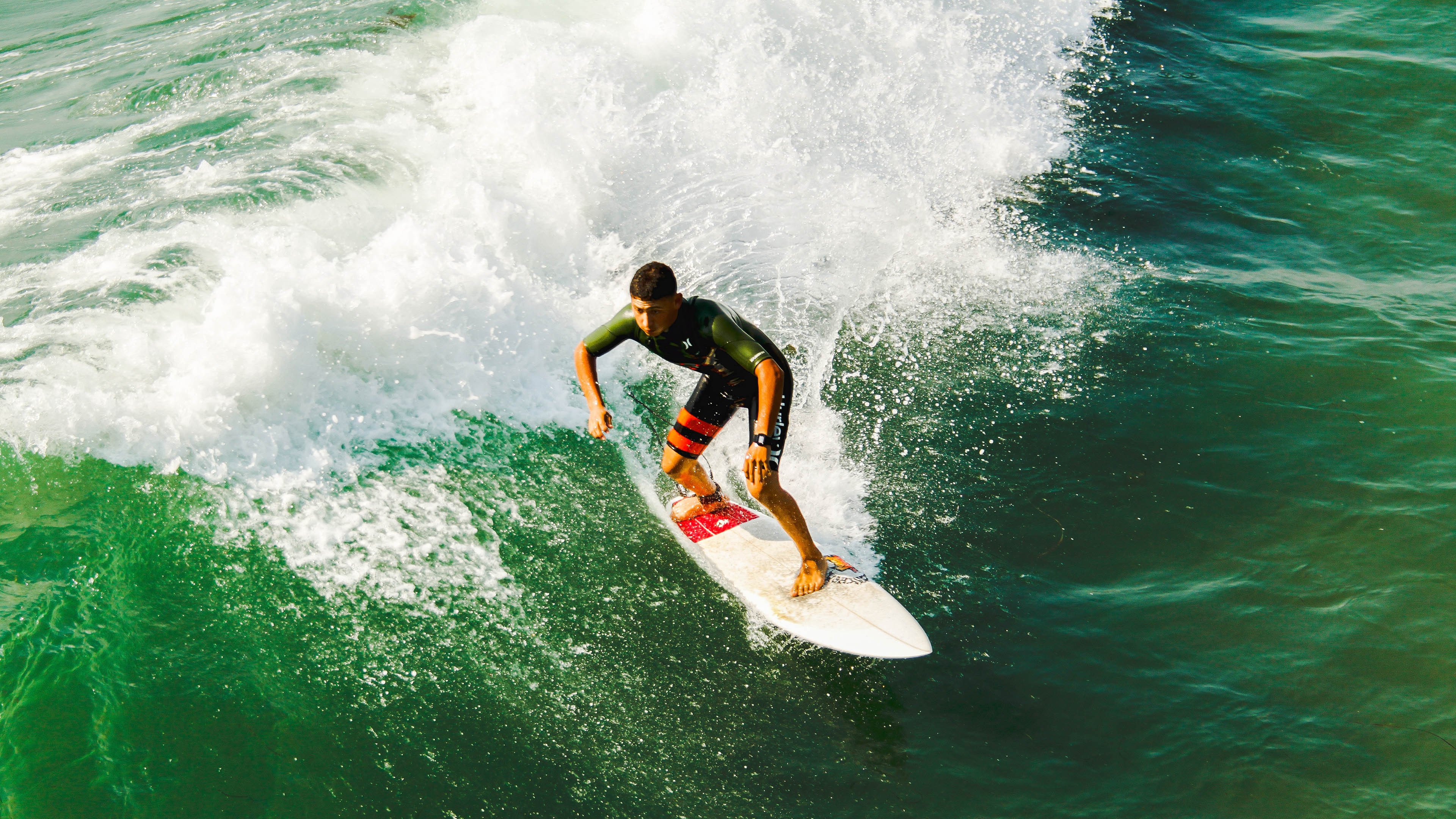 勒沃库森正面击溃加拿大,格纳布里成关键先生,当精密战术遇上孤勇冲锋